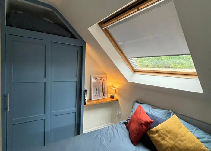Lovely Spacious Loft Close To Train Station