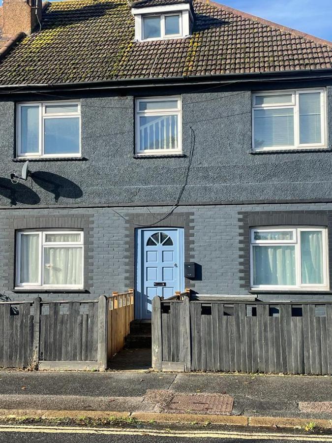 Lovely Spacious Loft Close To Train Station * Worthing