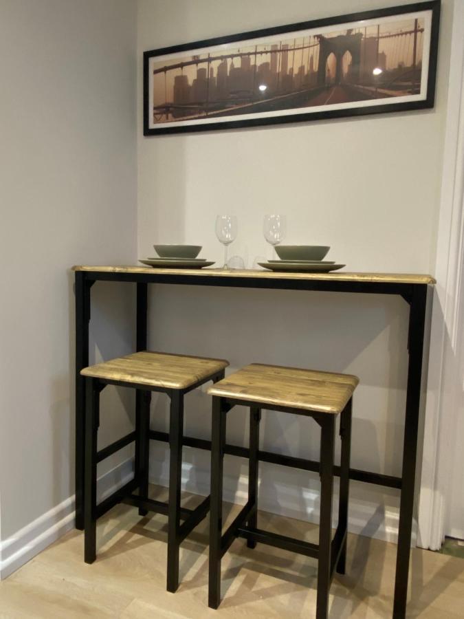 Lovely Spacious Loft Close To Train Station *