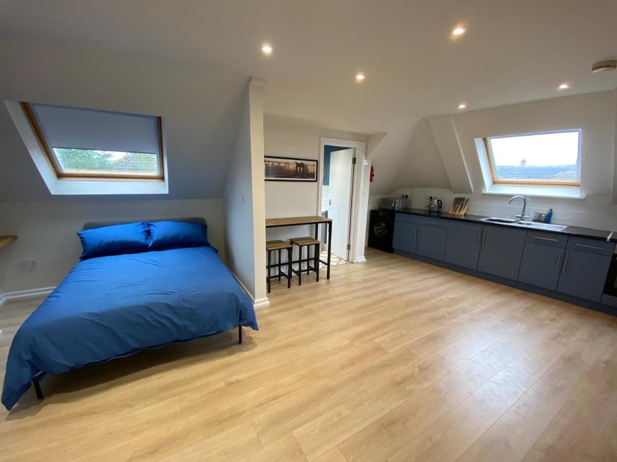 Apartment Lovely Spacious Loft Close To Train Station