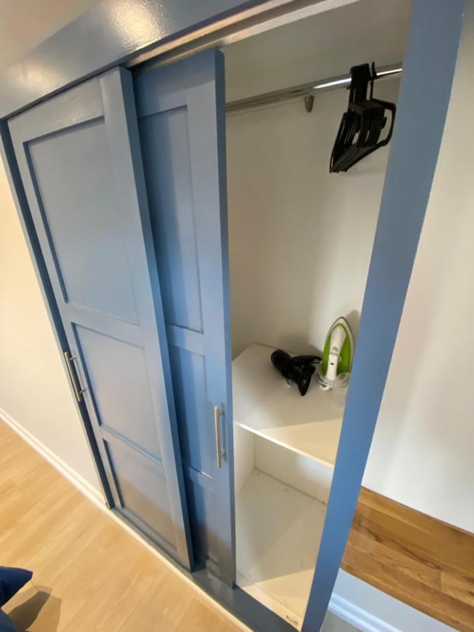 Lovely Spacious Loft Close To Train Station Apartment