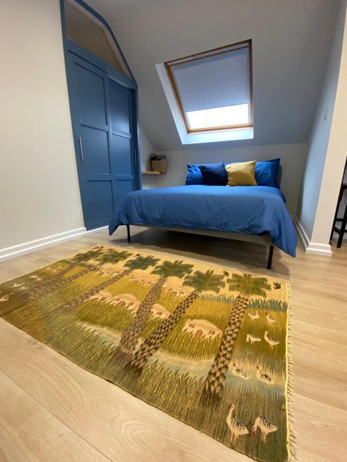 Lovely Spacious Loft Close To Train Station Apartment Worthing