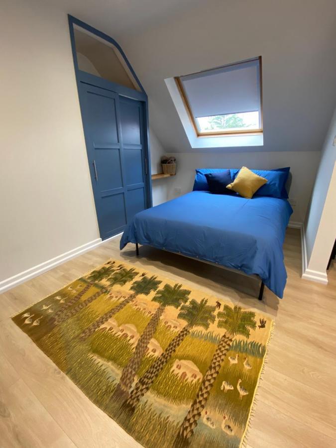 Lovely Spacious Loft Close To Train Station Apartment