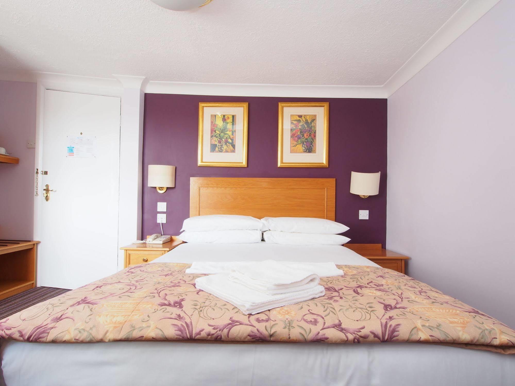 The Chatsworth 3*