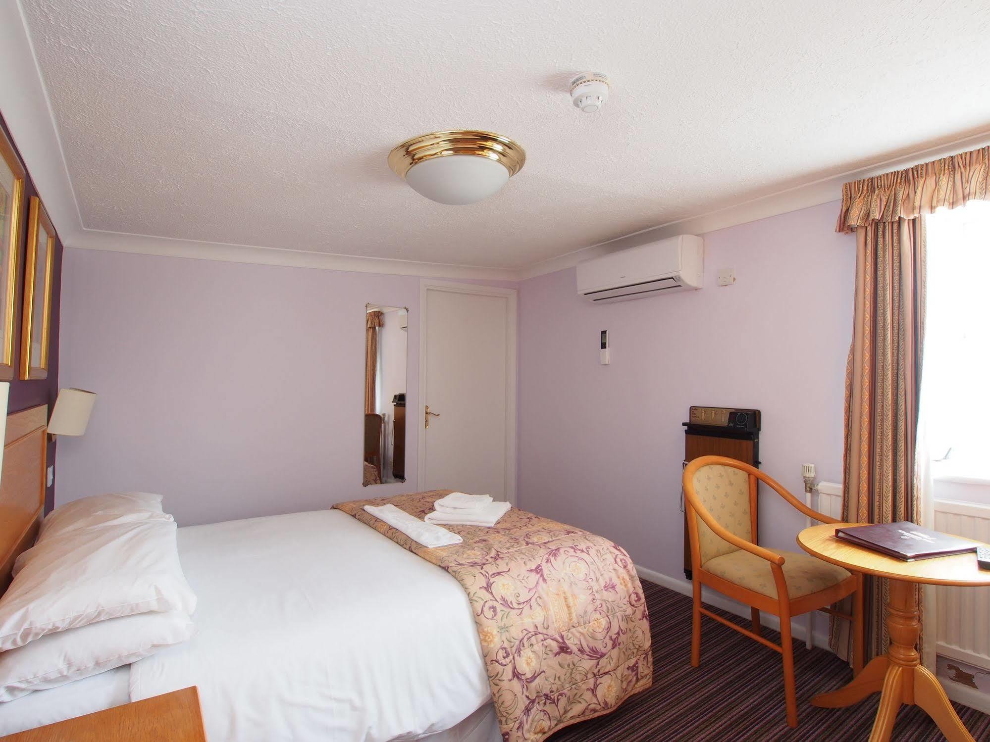 The Chatsworth 3* Worthing
