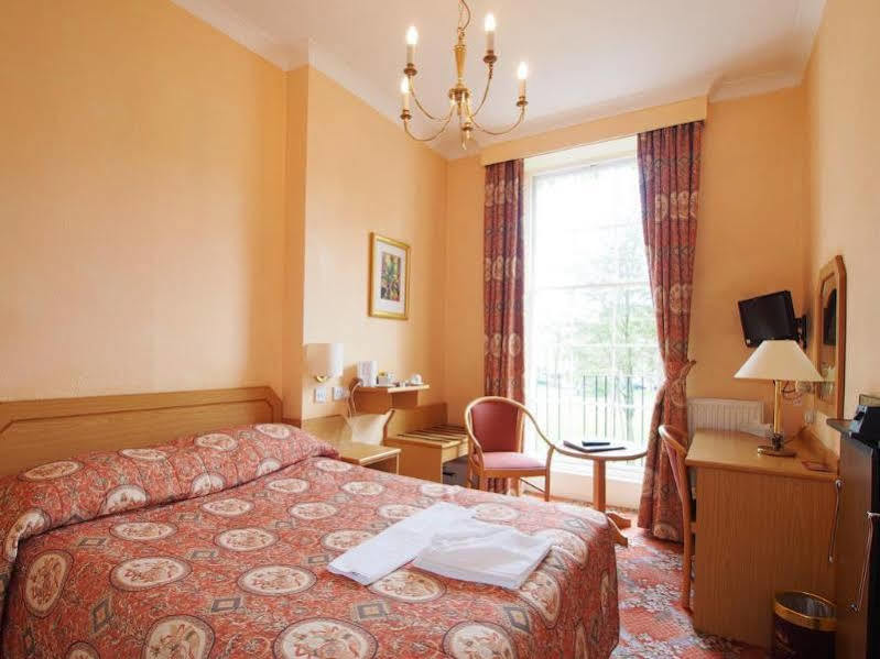 The Chatsworth 3* Worthing