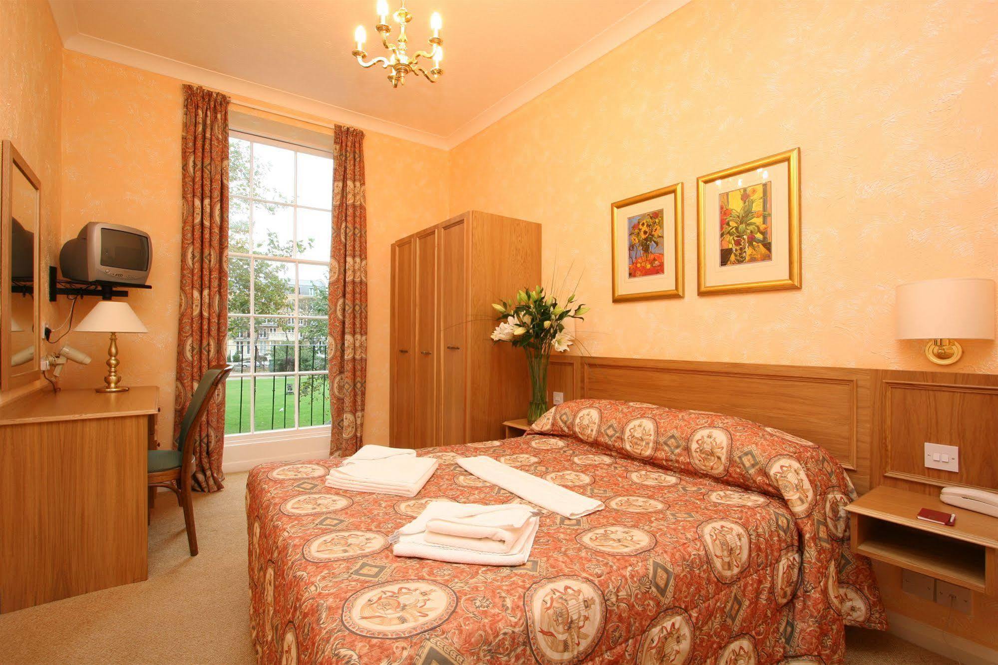 The Chatsworth 3*