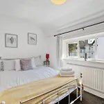 Large Family House In Worthing - 5 Mins From Beach