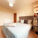 Beautiful Ensuite Beachfront Room Worthing Homestay