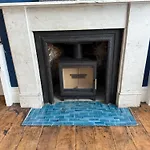 Quirky Spacious Ground Floor Victorian Garden Flat
