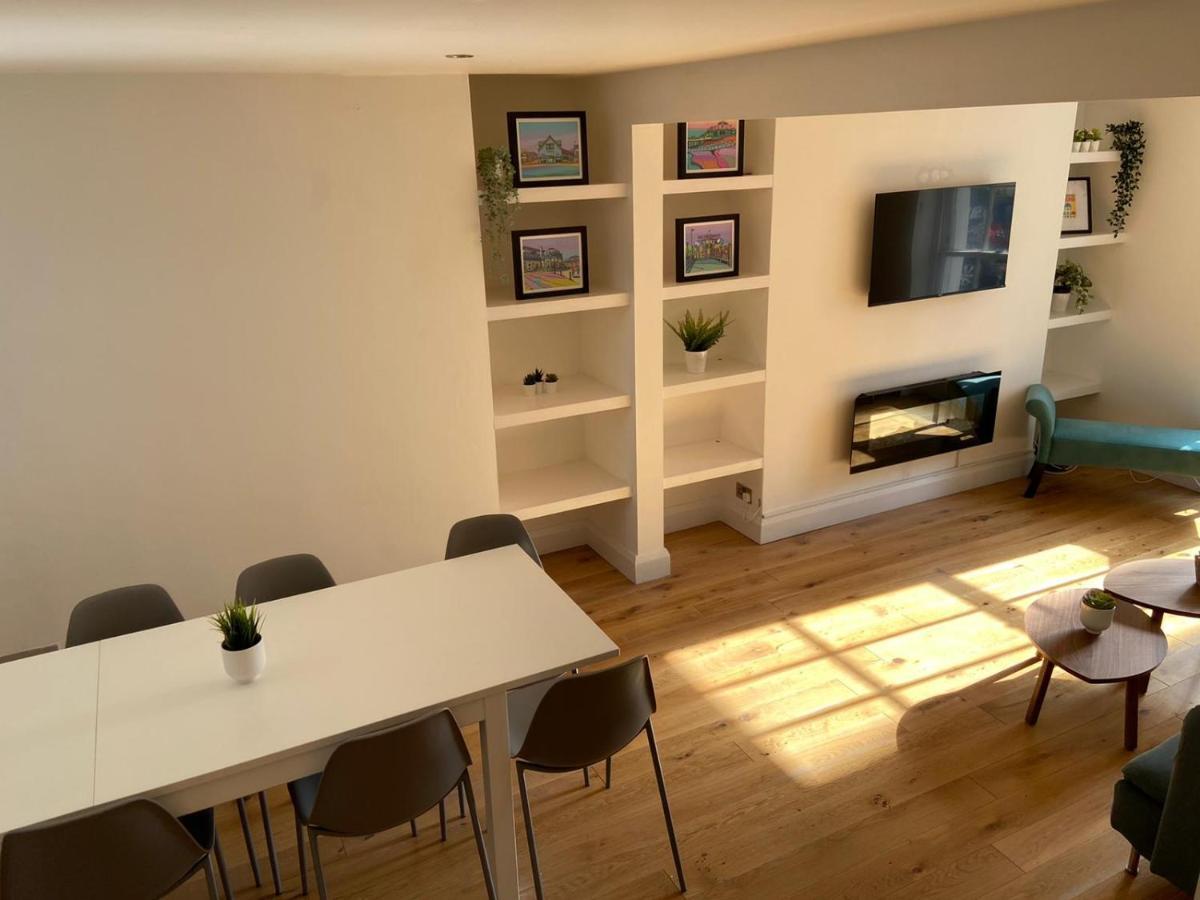 Holiday home Warwick House - Stunning House With Terrace And Sea Views, Sleeps 11