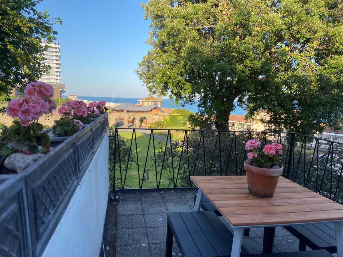 Holiday home Warwick House - Stunning House With Terrace And Sea Views, Sleeps 11 Worthing