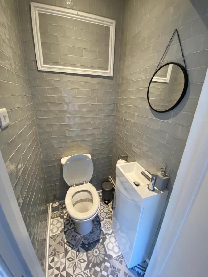 Stylish 2 Bedroom Cottage, Close To Town Centre *