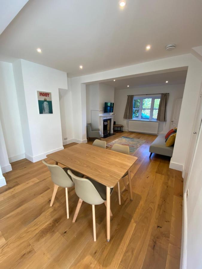 Stylish 2 Bedroom Cottage, Close To Town Centre Holiday home Worthing
