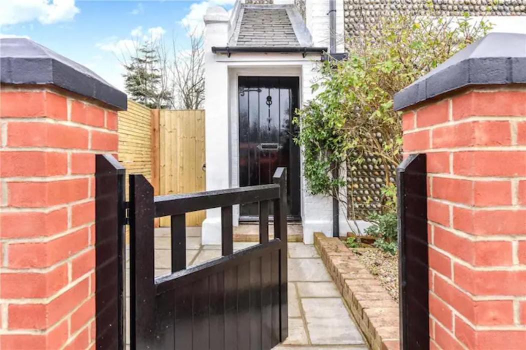 Stylish 2 Bedroom Cottage, Close To Town Centre * Worthing