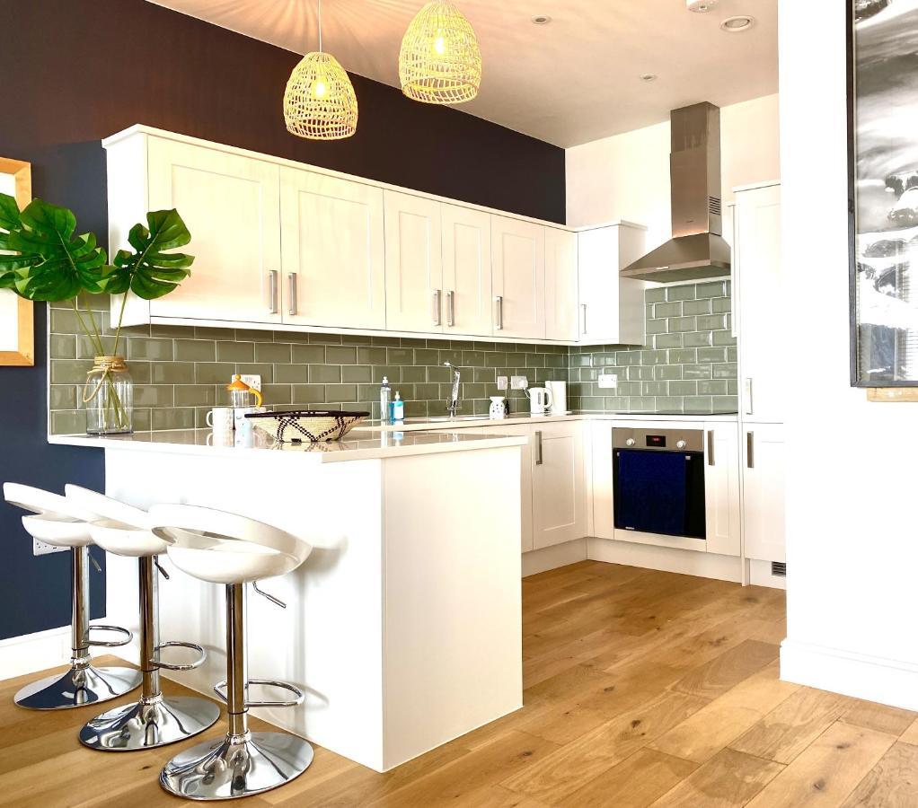 Stunning 2 Bed Sea Views And Parking * Worthing