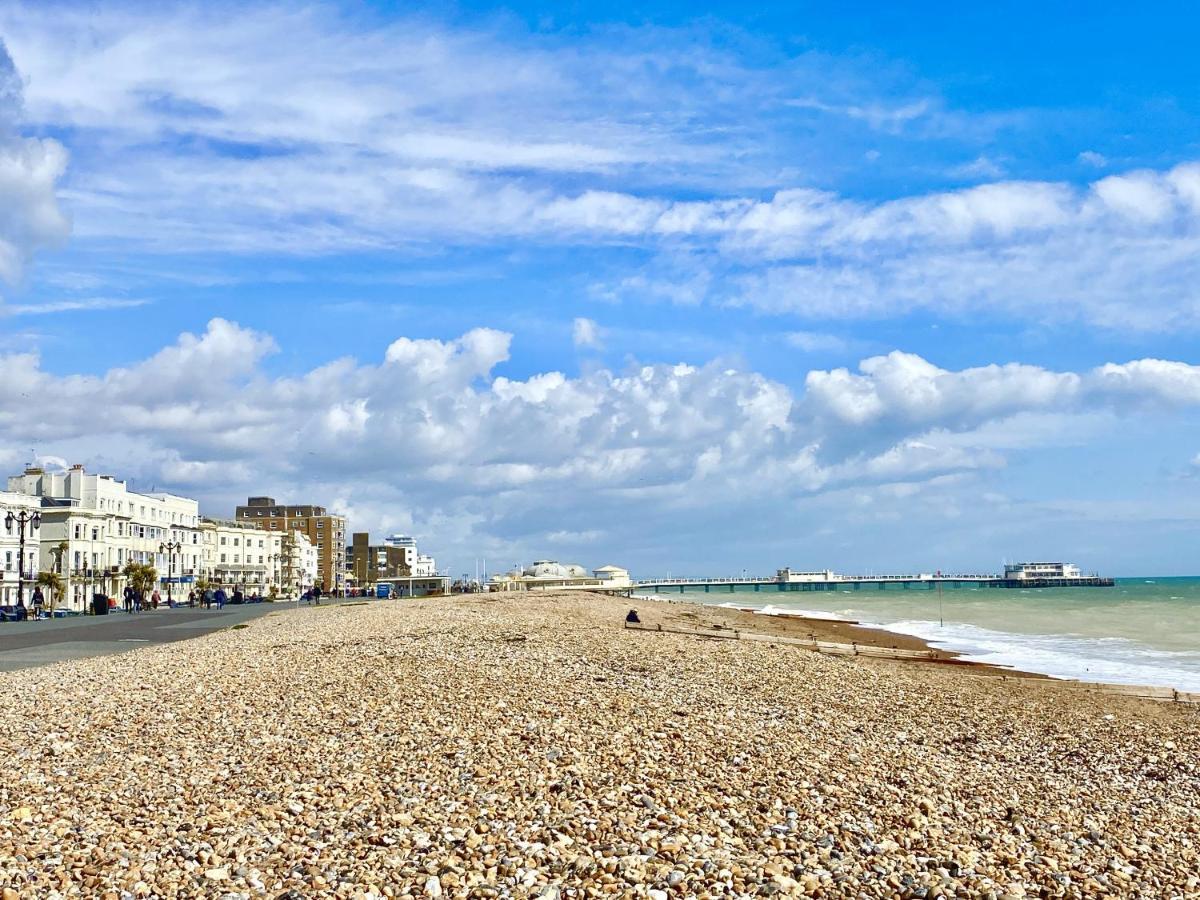 Apartment Stunning 2 Bed Sea Views And Parking *
