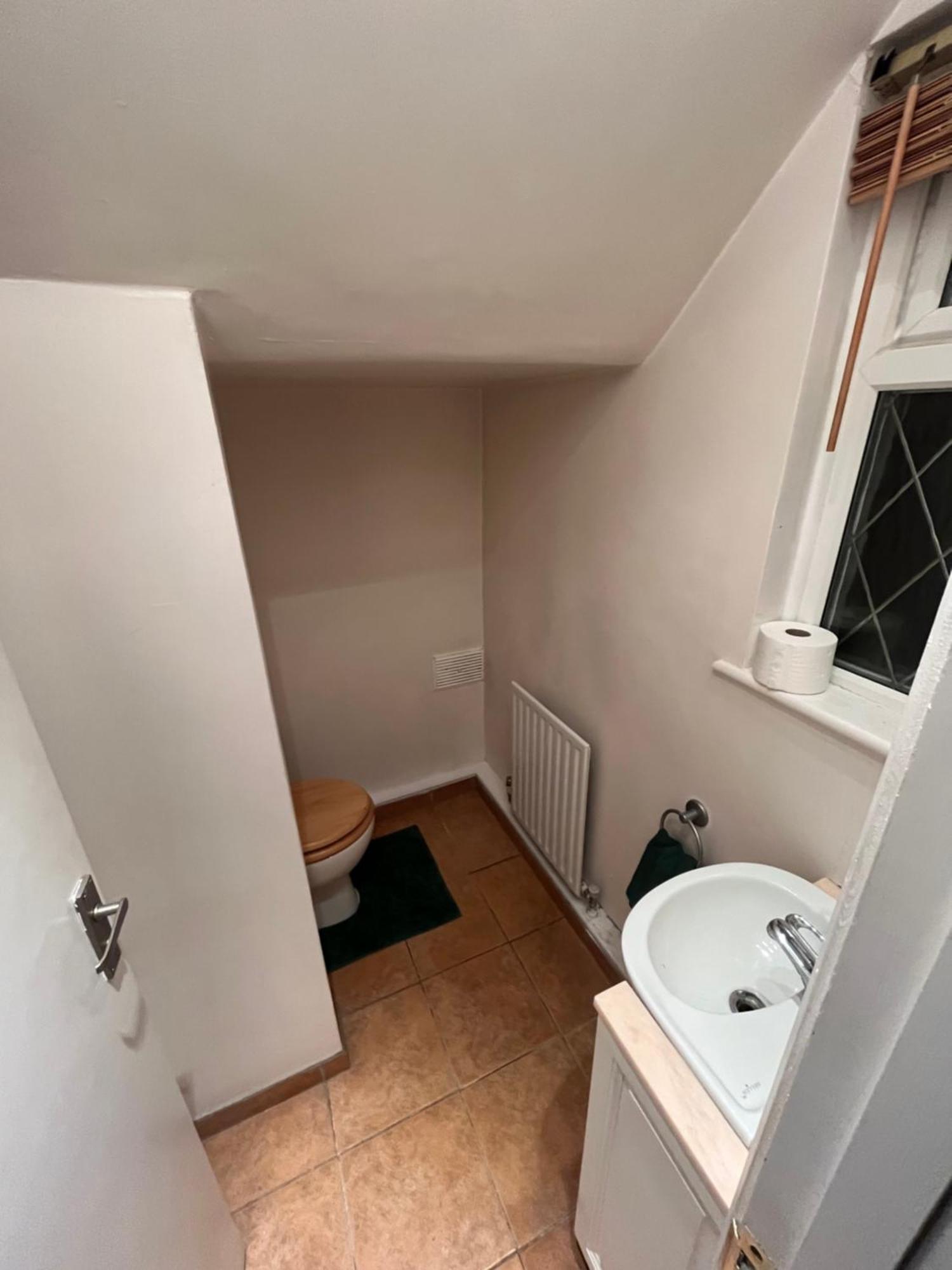 Spacious W/ Parking & Garden