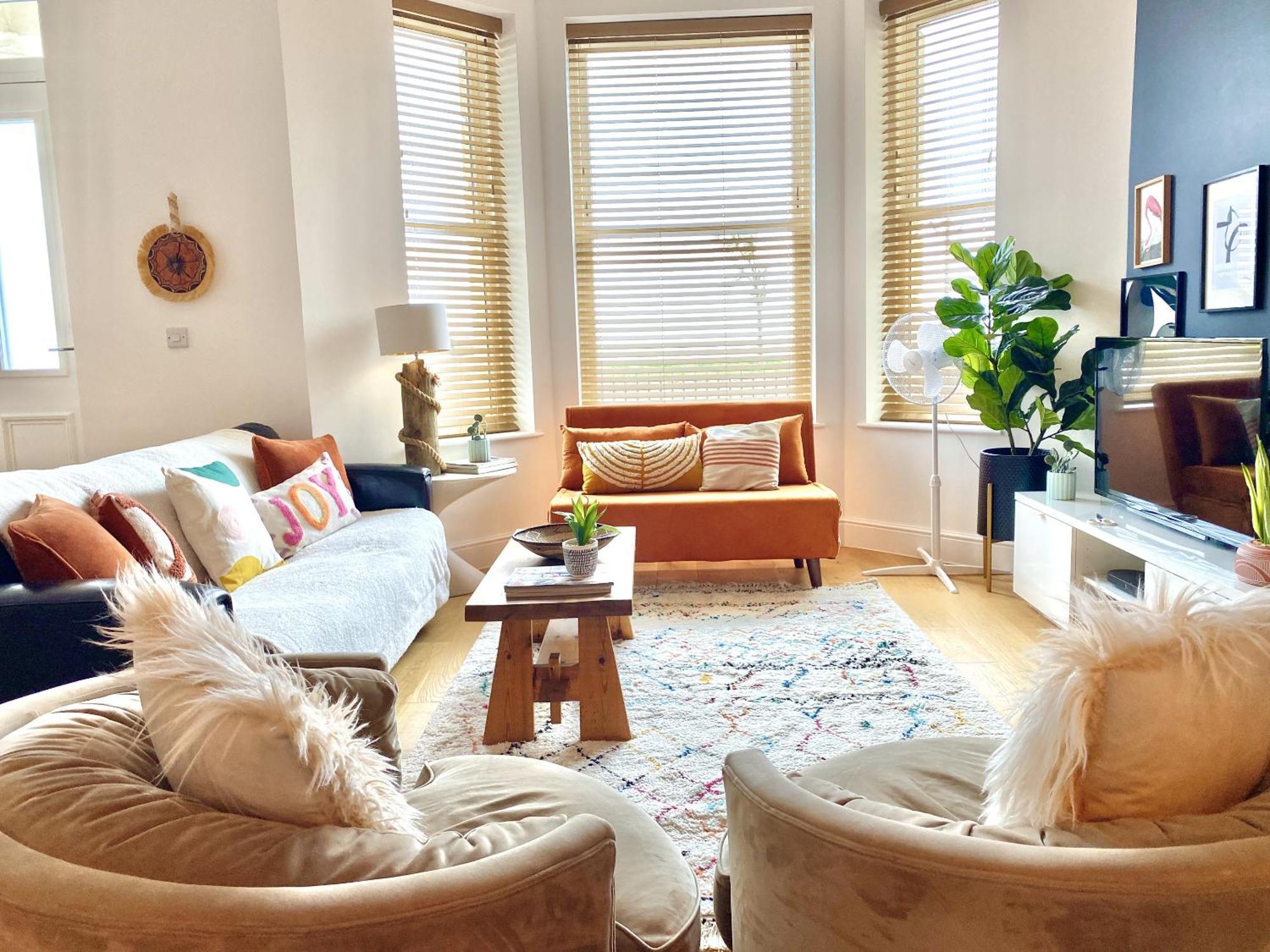 Apartment Stunning 2 Bed Sea Views And Parking *