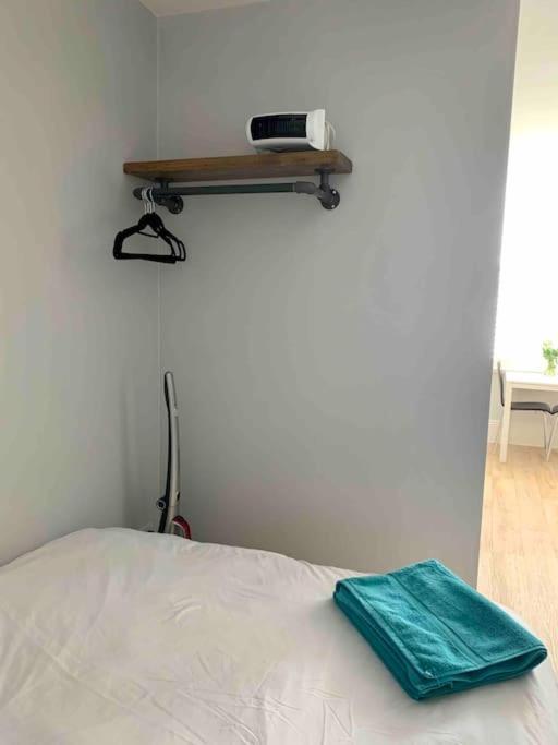 Seaside Snug, By The Beach, In With Parking Apartment Worthing