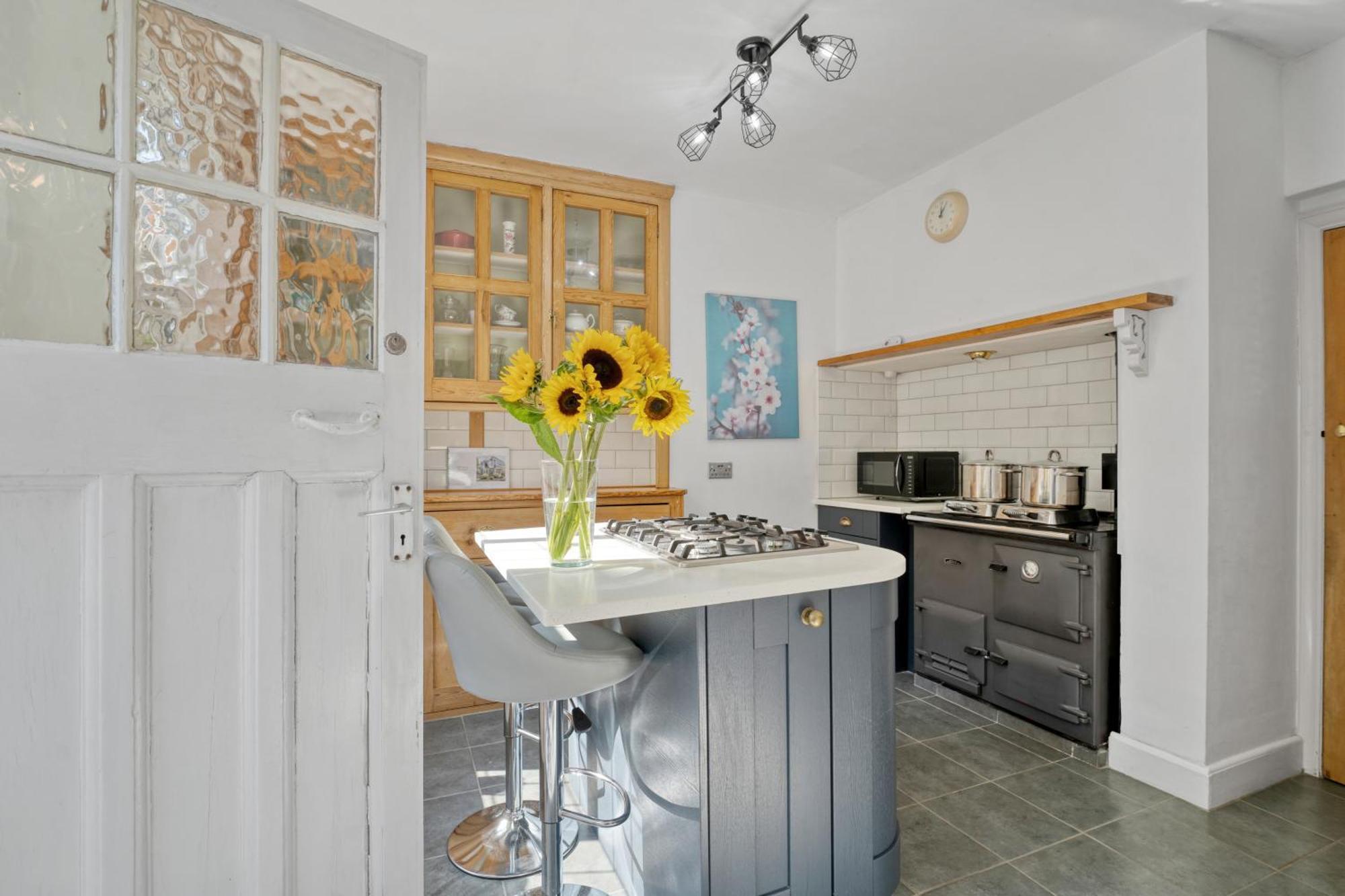 Large Family House In - 5 Mins From Beach Holiday home *
