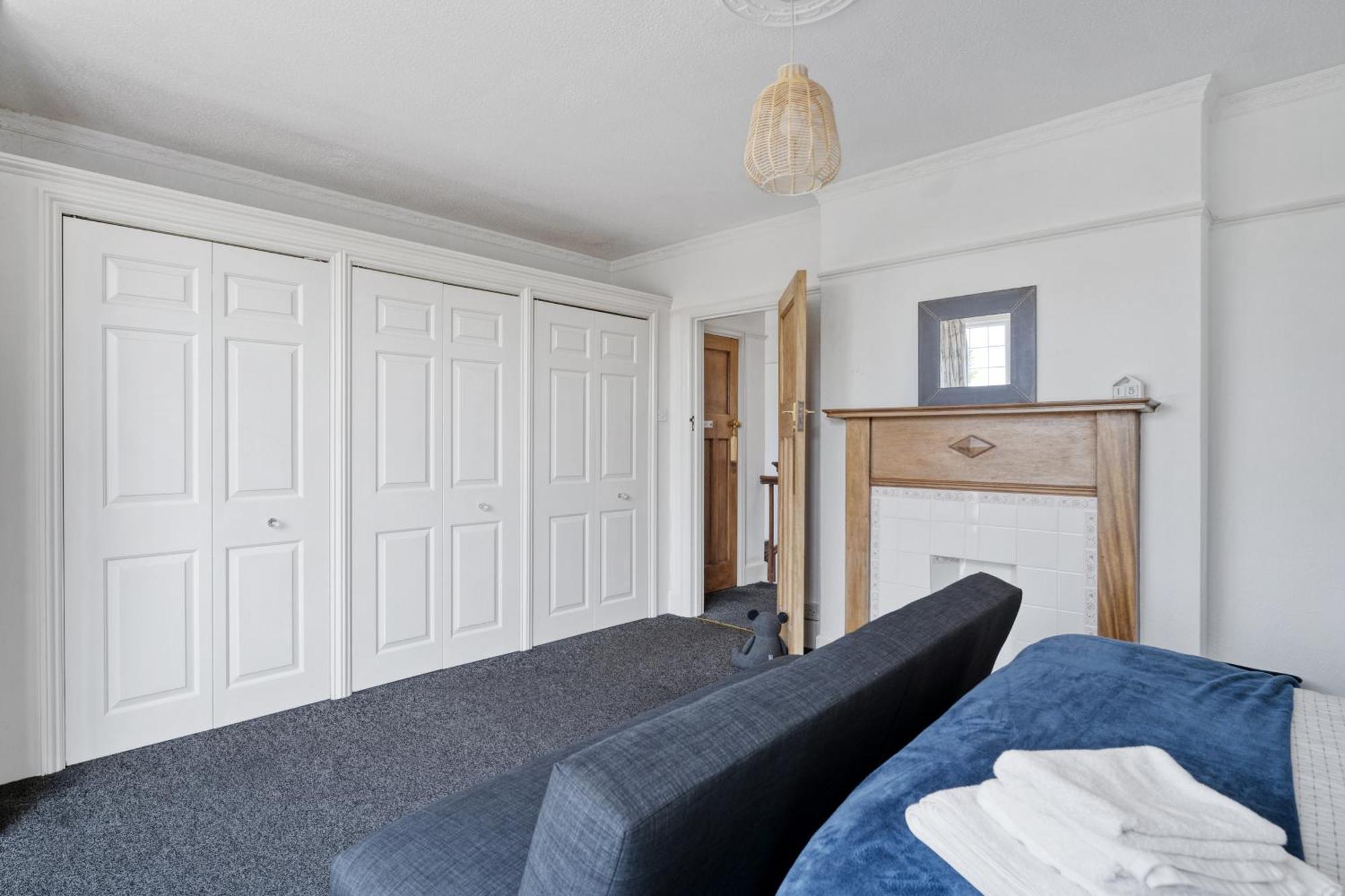 Large Family House In - 5 Mins From Beach Worthing