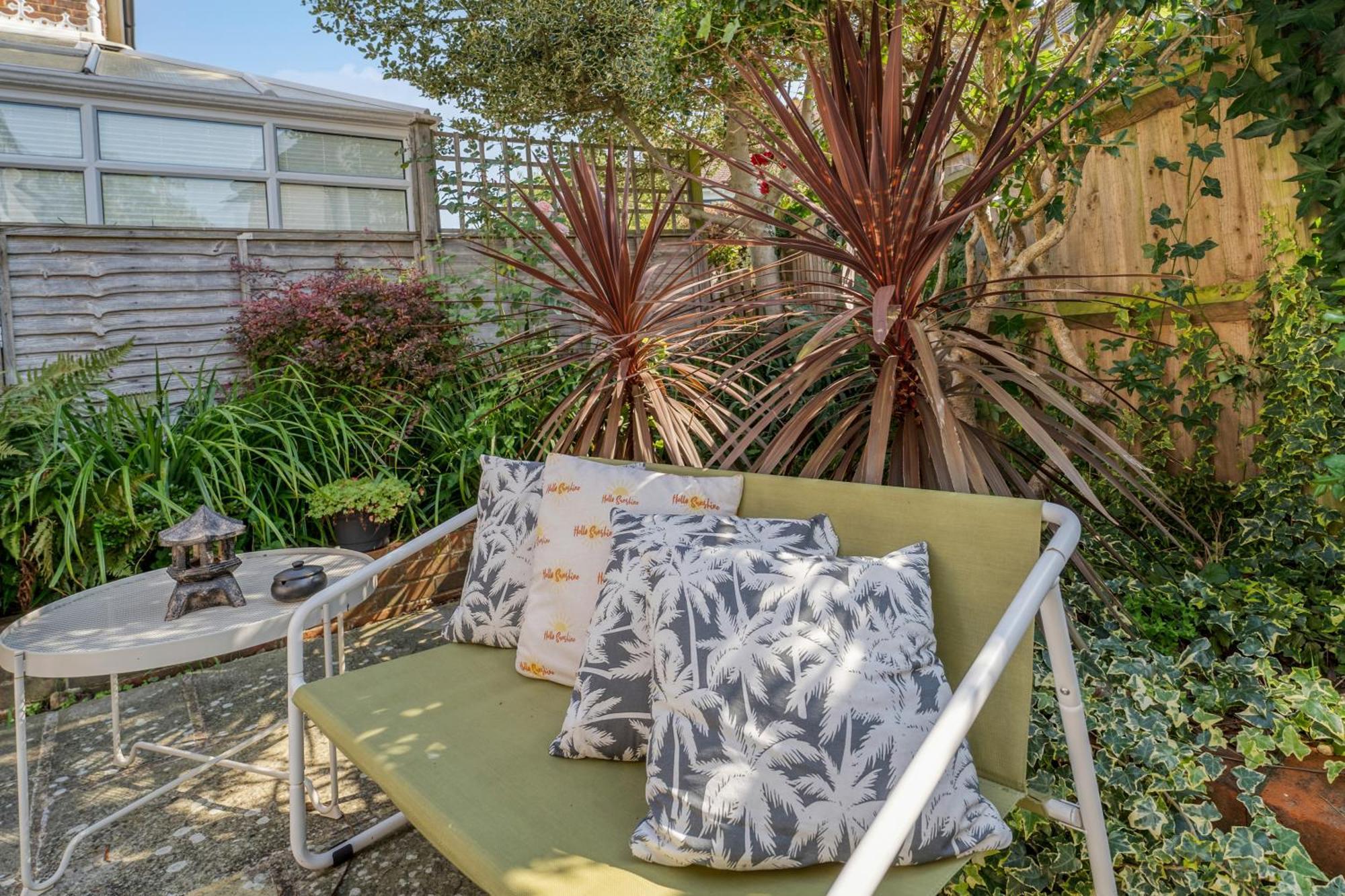 Large Family House In - 5 Mins From Beach * Worthing