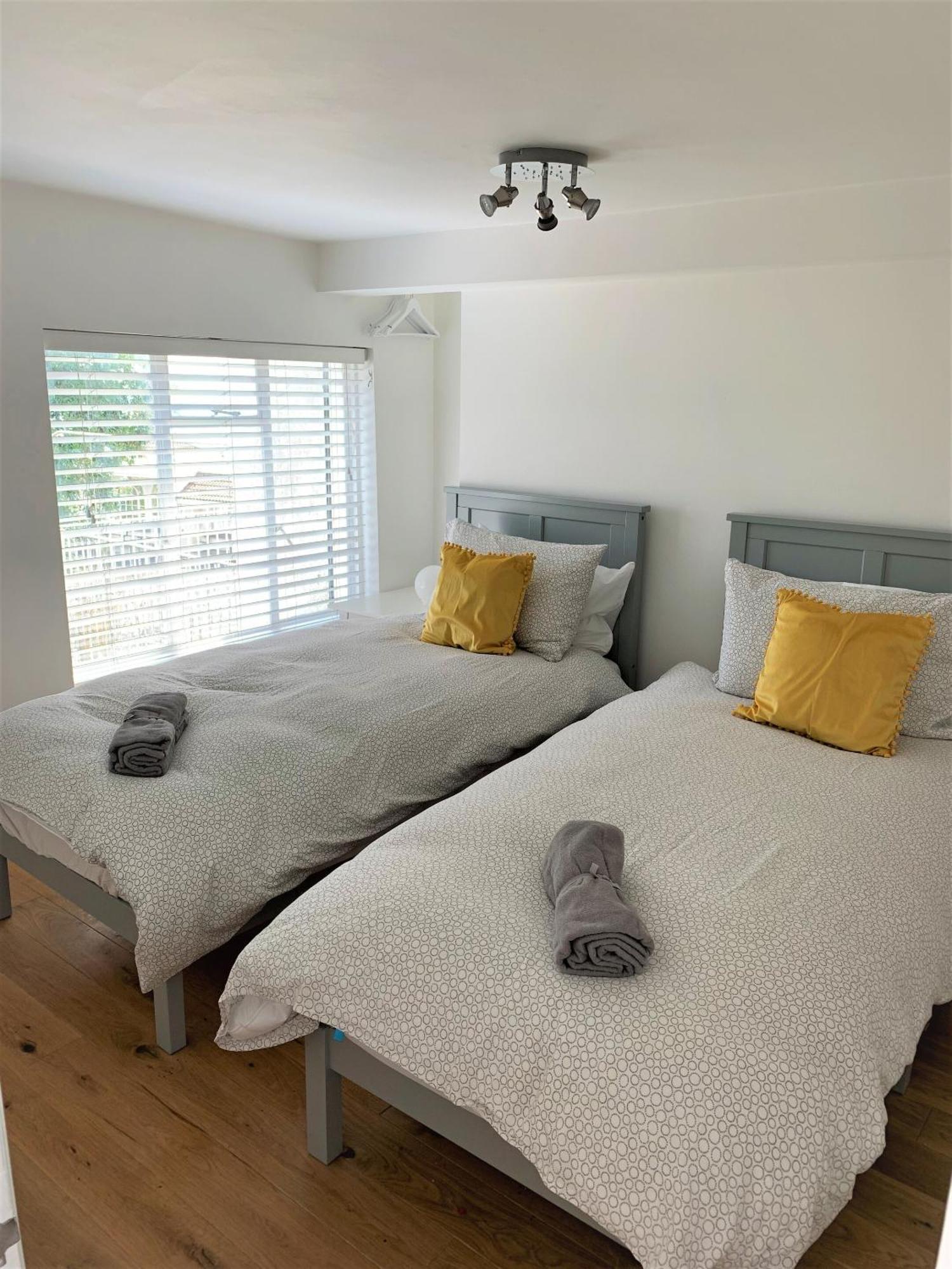 Warwick House - Stunning House With Terrace And Sea Views, Sleeps 11