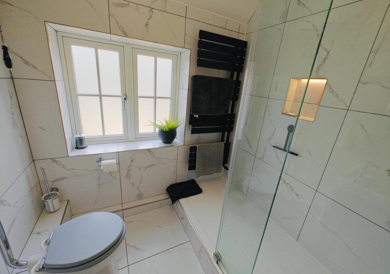The White House - * Worthing