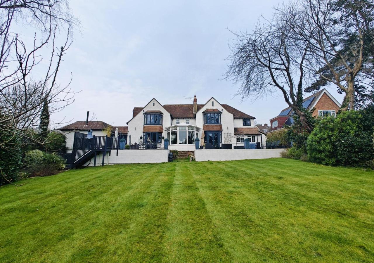 Holiday home The White House - *