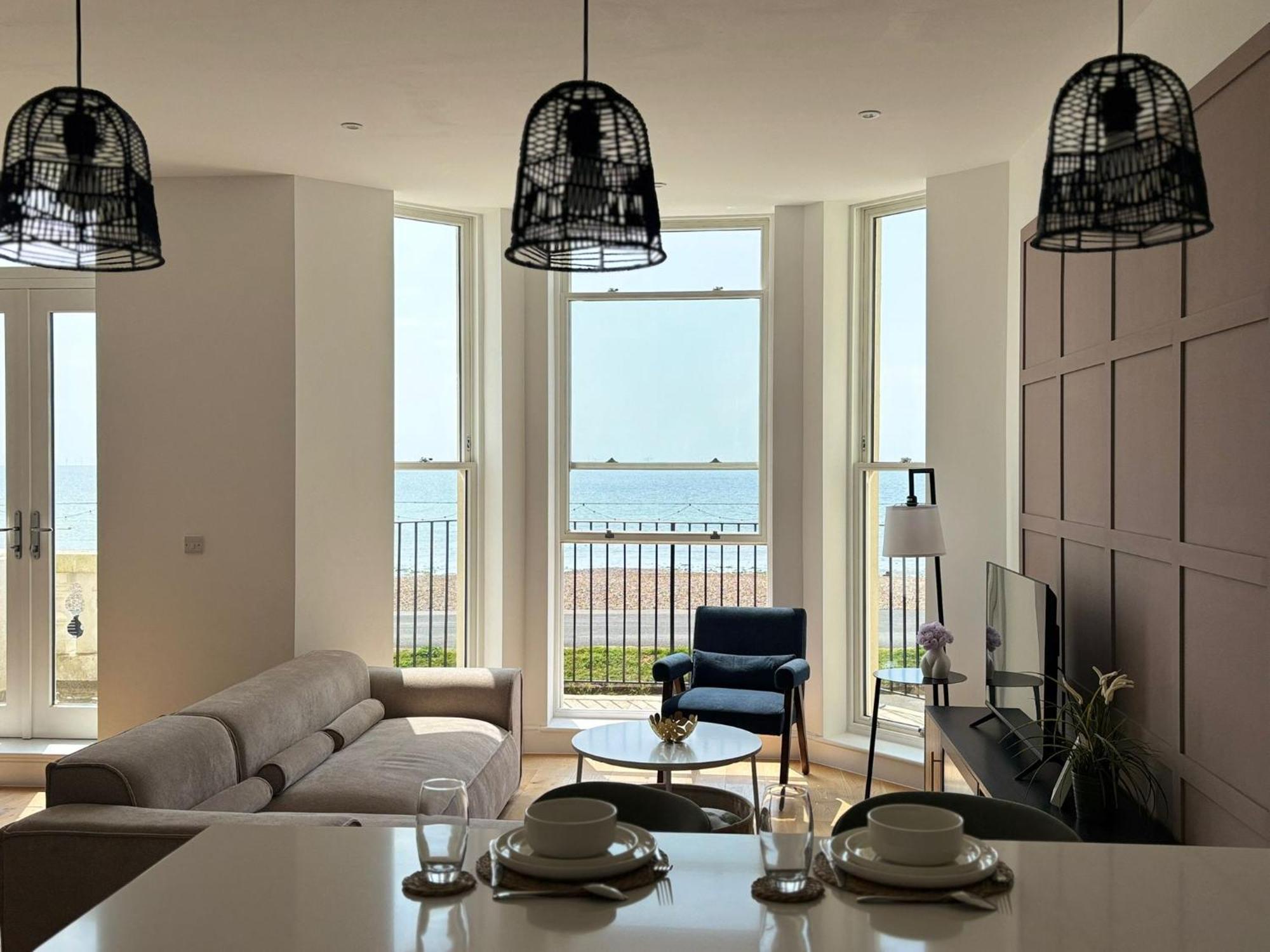 Stunning 3 Bed With Seaview