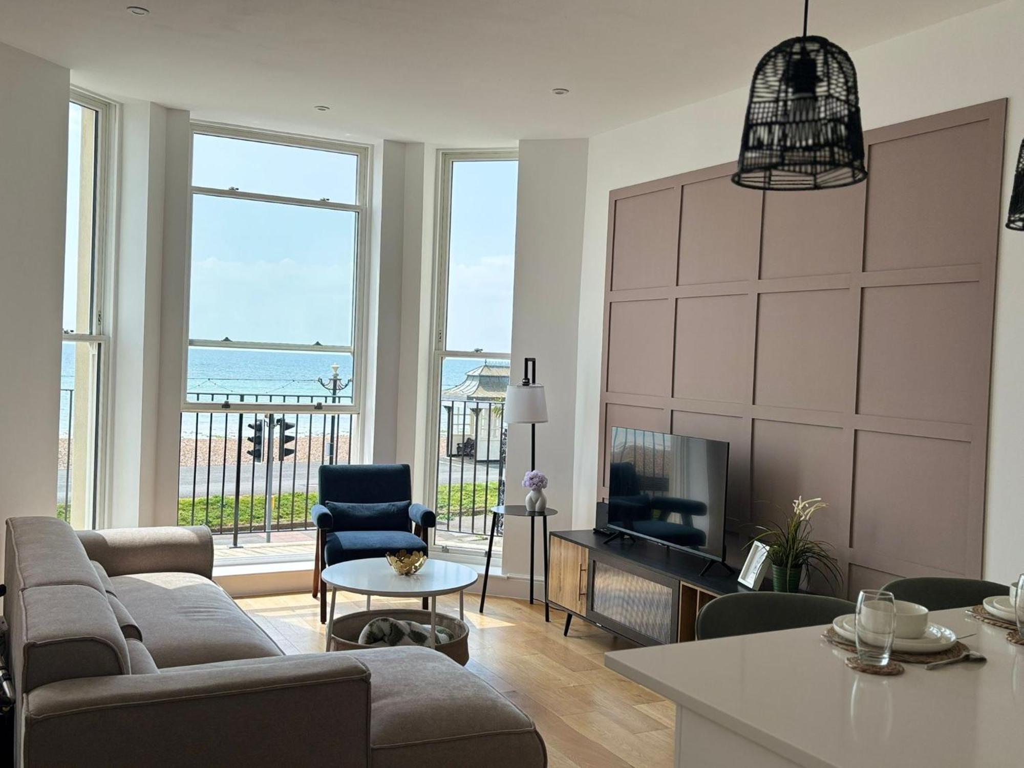 Stunning 3 Bed With Seaview Worthing