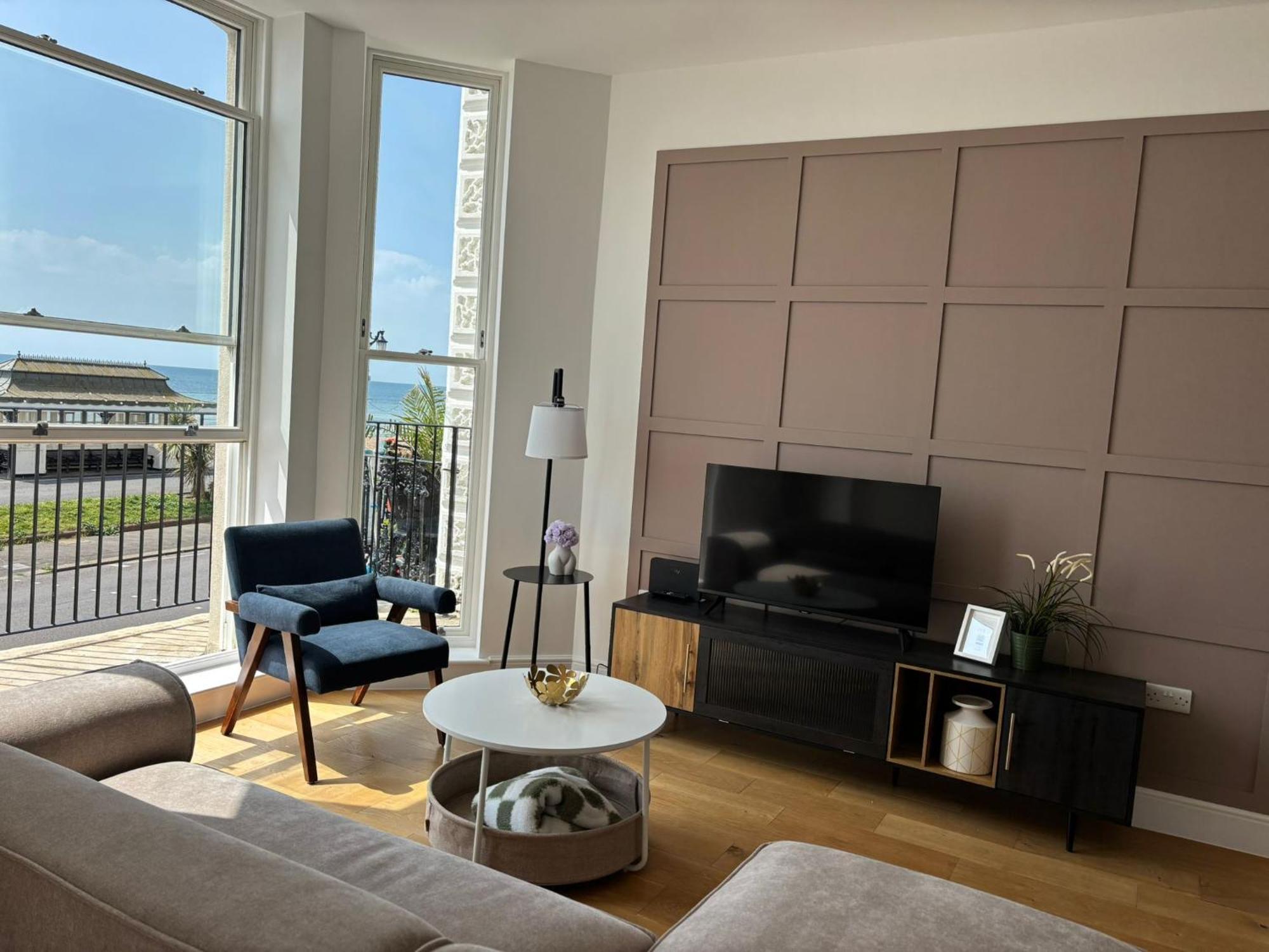 Stunning 3 Bed With Seaview Apartment Worthing