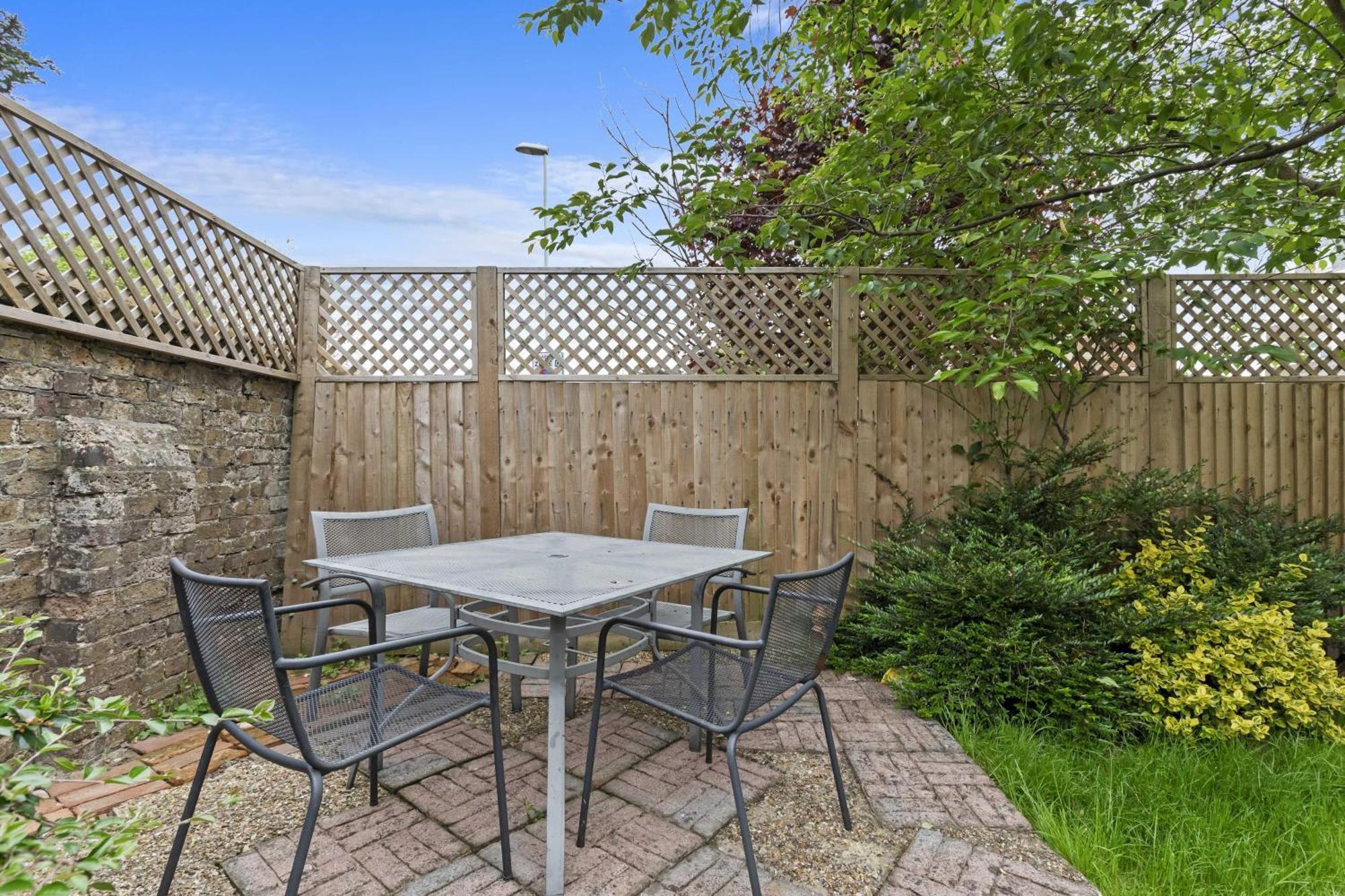Pebble Corner With Free Parking By My Getaways Worthing