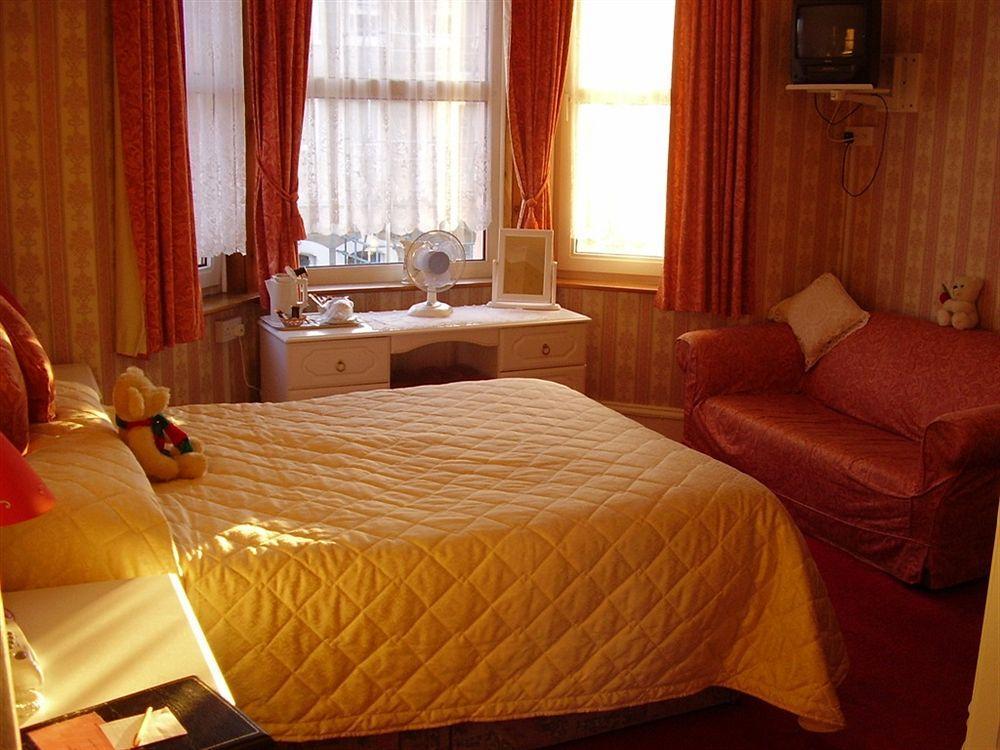 The Moorings - Worthing