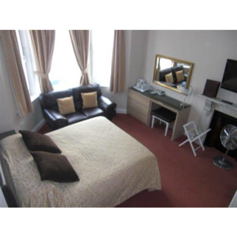 The Moorings - Hotel Worthing