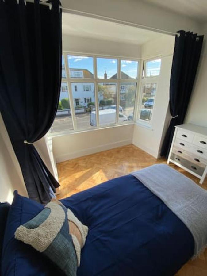Entire 2 Bed Property, 1 Road Back From The Sea * Worthing