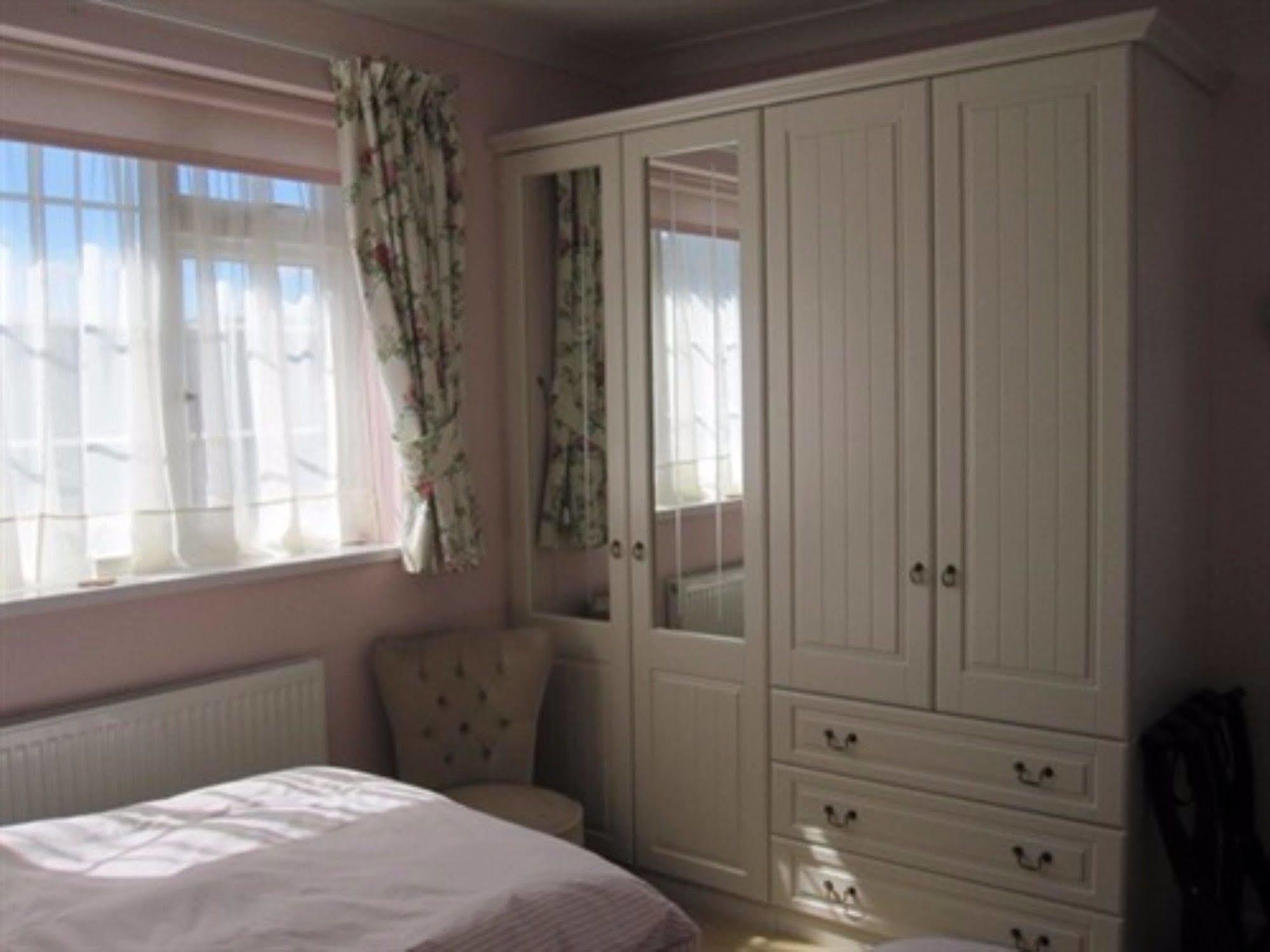 Blandford House Bed & Breakfast 3*